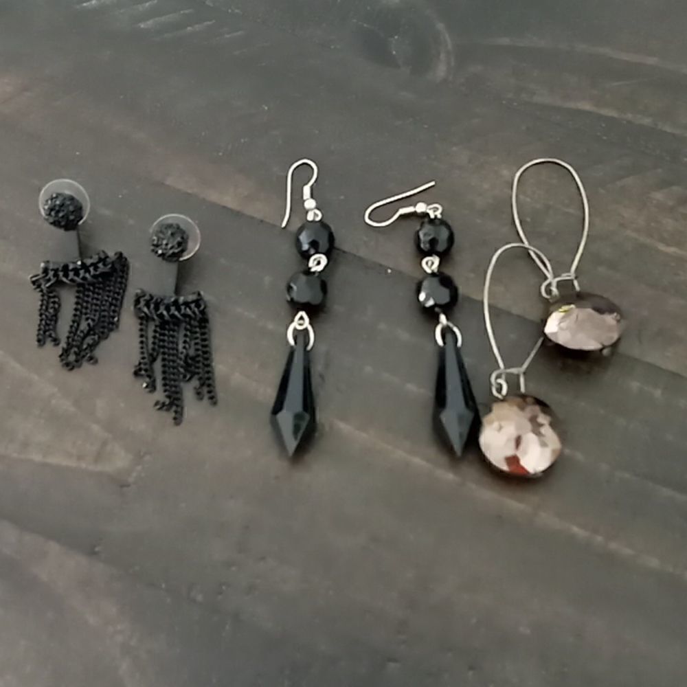 Bundle of three pairs of earrings